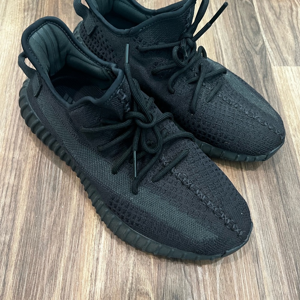 Yeezy 350 V2 Onyx Men's Black Sneakers
